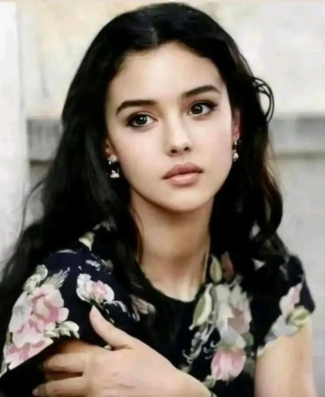 “地球球花”、“世界第一美女”的莫妮卡·贝鲁奇，谁能顶得住