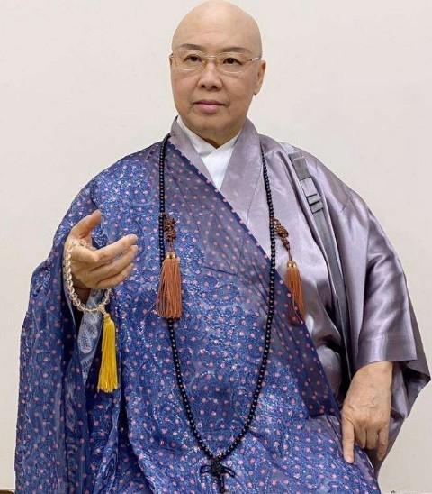 费玉清姐姐35岁当尼姑，70岁欠下四千万高利贷，俩弟弟也吃不消了