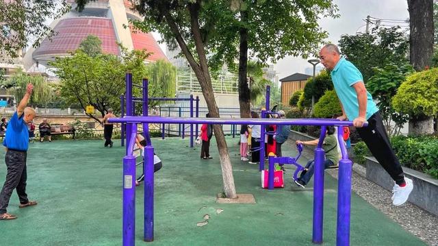 加起来近120岁,这对母女组合“闪耀”社区运动角