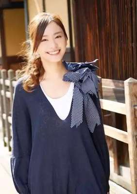 萝莉美女av(16岁的合法萝莉，新垣结衣。)