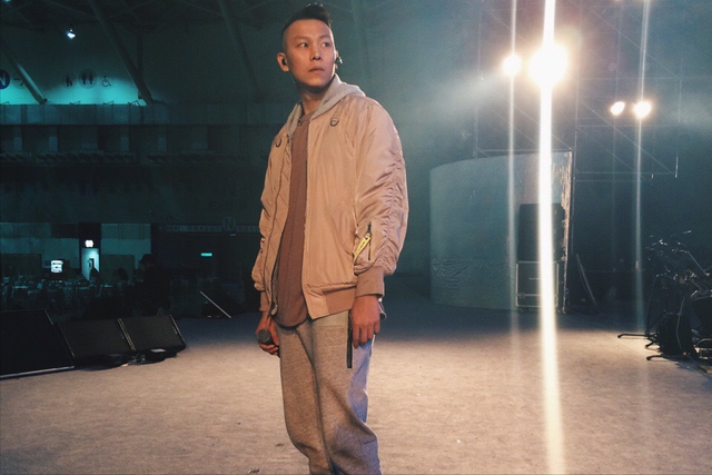 娱乐圈又一歌手结婚：从叛逆少年变成熟男人之后，迎娶了前女友