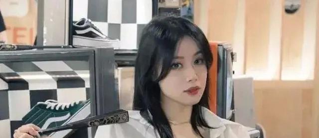 范志毅女儿范斯晶的三任男友:一任没钱,二任年纪大,第三任196