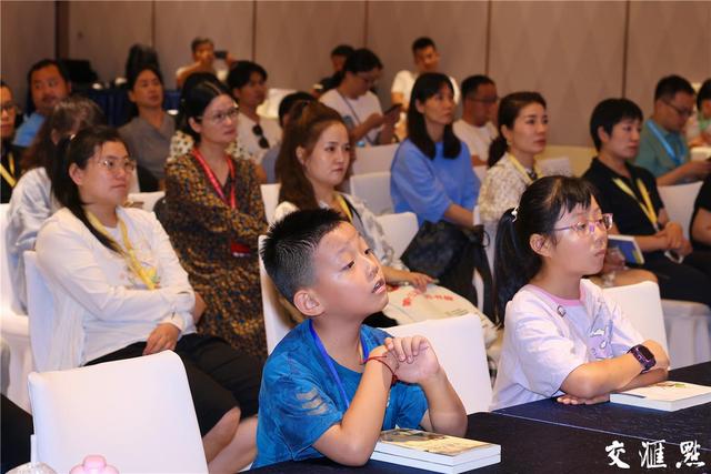 祁智：永远要让孩子知道，转身到书橱上去拿书，是世界上最美的姿势