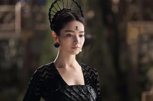 同样是喜欢上翼族，为何白浅能跟离镜在一起，子阑却只能放手？