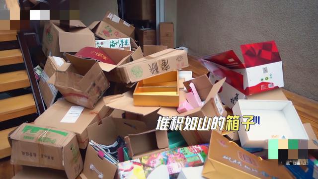 张萌别墅内景曝光，电影房藏老公爱心设计，为环保家里堆满纸箱