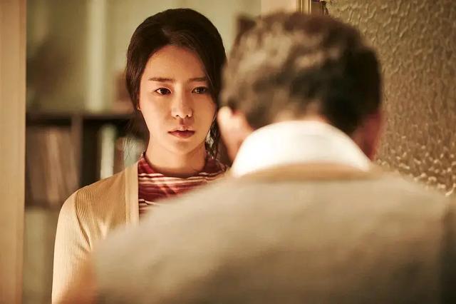 韩国大尺度三级片“人间中毒”禁忌之恋，下属妻子成情人