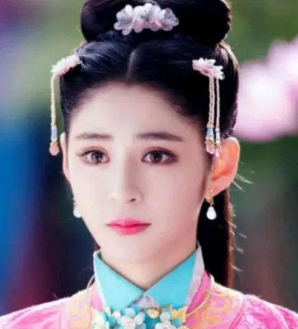 李心艾官宣怀孕！从“最美校花”到幸福准妈妈，她的蜕变之路！