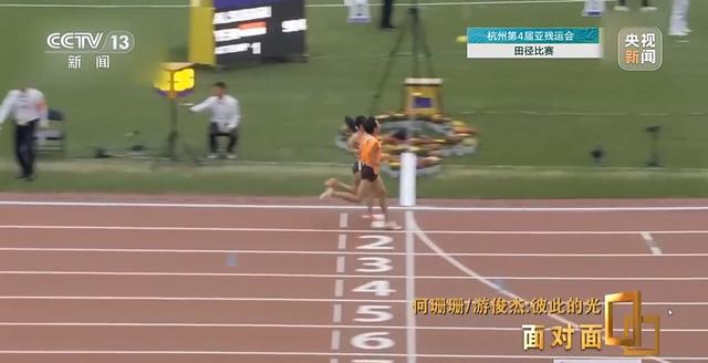 面对面丨两个人，一双眼睛，如何在世界赛场跑出奇迹？