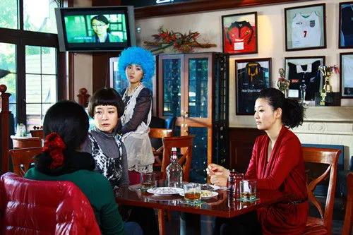 《青春四十》:不惑之年的青春狂欢