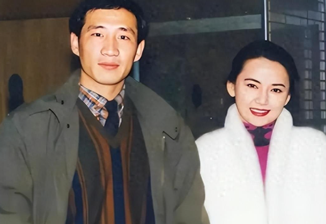 “霸王花”胡慧中:黑帮老大为她金盆洗手,现任老公入狱不离不弃