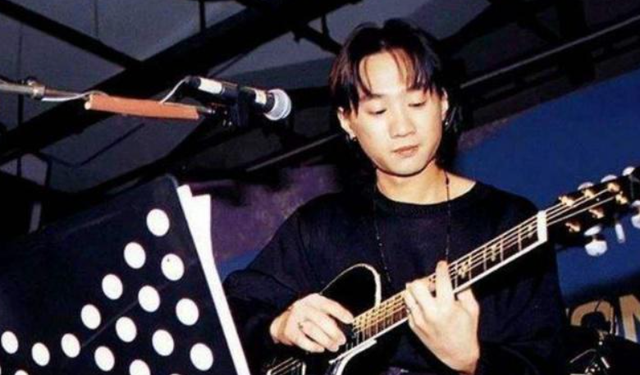 1993年黄家驹去世,在灵堂上痛哭的前女友林楚麒,为何遭到驱赶?