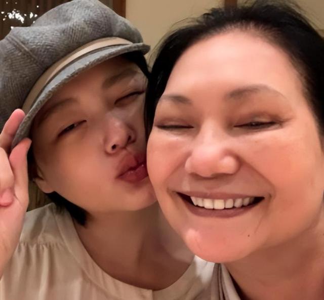 戚薇好友林子君力挺汪小菲张兰, “怒斥”S一家，硬刚网友