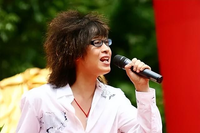 歌词明明异常“恶俗”,当年却能火的一塌糊涂,如今再听真别扭