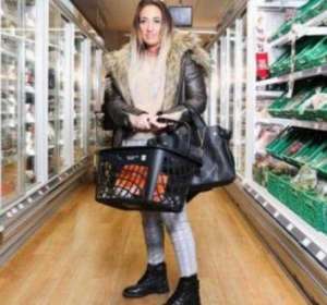 伍尔弗汉普顿(自称是全英国最孤独的女性，多年没有朋友，并且好几个星期不说话)