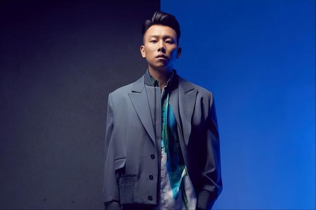 娱乐圈又一歌手结婚：从叛逆少年变成熟男人之后，迎娶了前女友