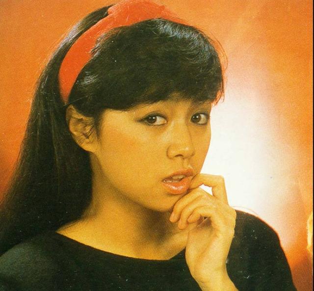 她是港姐季军年轻时超美艳，嫁圈内好男人女儿漂亮，男方坚拒诱惑