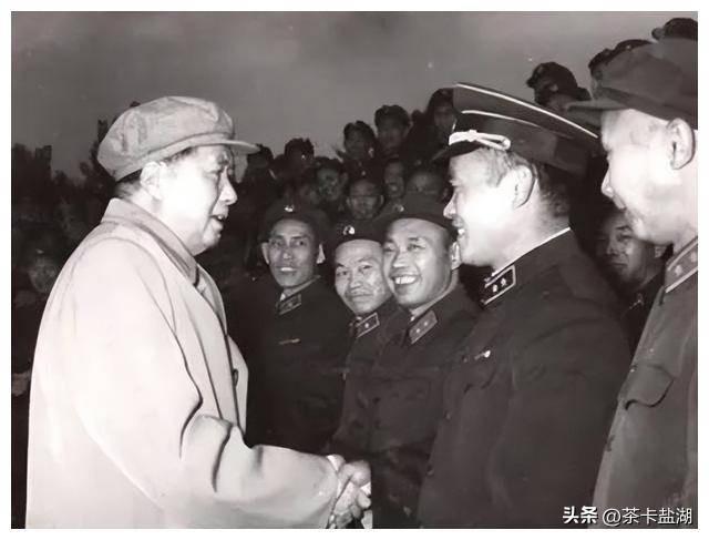 他多次刁难徐帅，被称为整人专家，遭撤职后求助韩先楚，结果如何