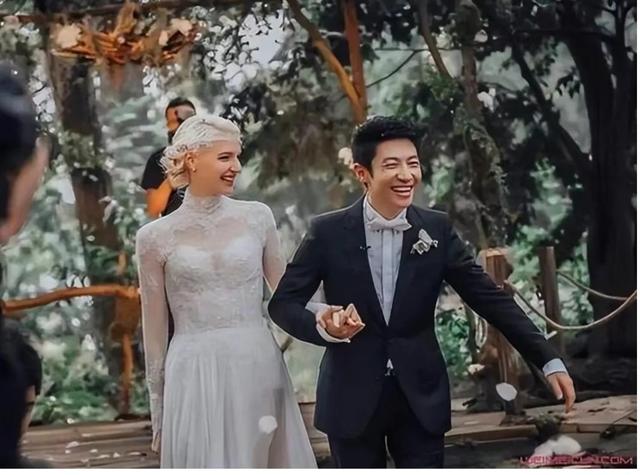 撒贝宁崇礼滑雪被偶遇,身边两位保姆英语流利,被曝月薪2万起步