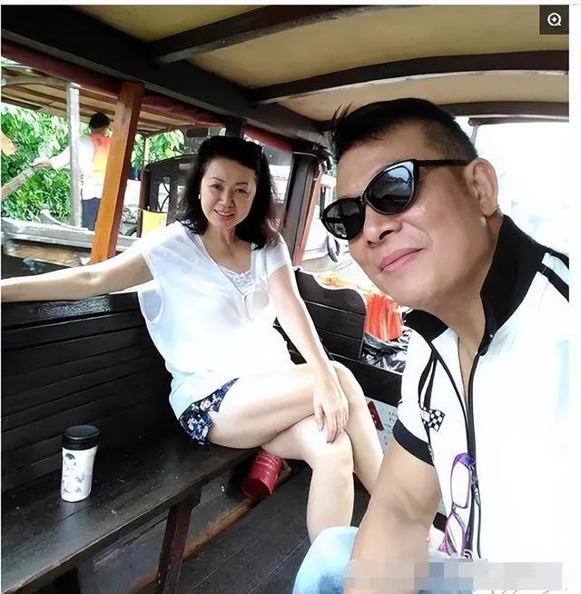 她是港姐季军年轻时超美艳，嫁圈内好男人女儿漂亮，男方坚拒诱惑