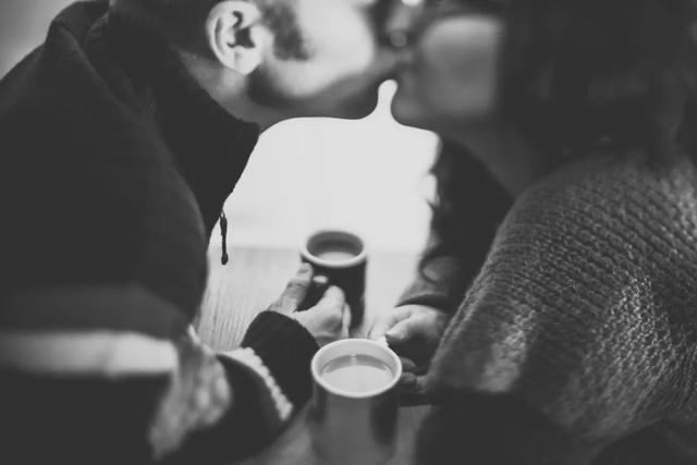 老公瞒着我看AV:男人的性,和老婆多漂亮无关