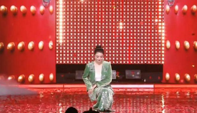 《甄嬛传》13年后重聚，孙俪冷落李学东一幕，揭开娱乐圈残酷真相