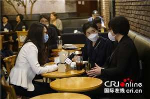 日韩护士(重返战“役”一线的韩国护士金炫我：如果不去大邱帮忙 我一定会后悔)