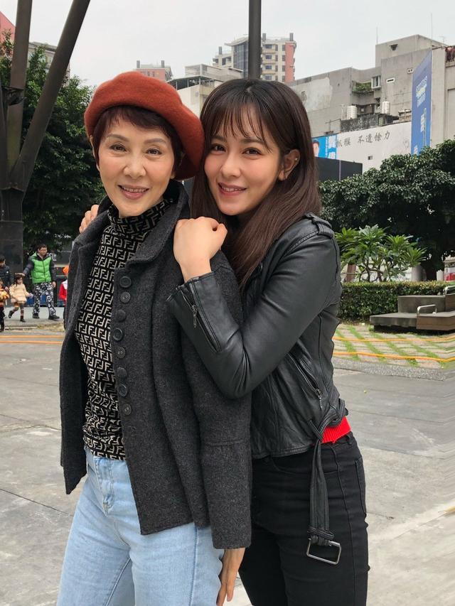 恭喜!前邵氏知名女星林秀君升级做外婆,女儿丁巧唯10分钟顺产