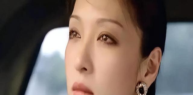 胡因梦用两个字回应112天婚姻,与李敖新婚夜因一杯茶撕碎结婚证