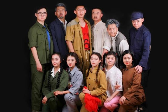 从话剧《荒原与人》的叙述方法中，体会戏曲传统叙事的改变