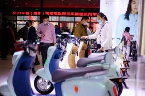 性价比高的电动车(电动车哪个牌子好，什么价位性价比高？看这份“热销榜”就明白了)