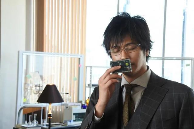 速水重道帅哥形象崩塌，新剧演受虐社长