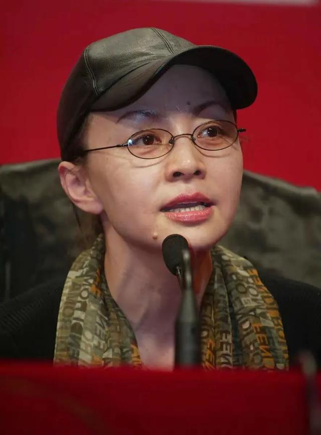 宋丹丹和第一任丈夫离婚，他说：娶过你做我的老婆，已经很幸福了