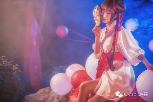 超还原的《吸血姬美夕》，造型美，背景棒，美夕仙如画！