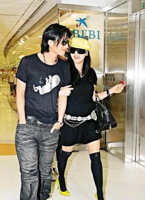 谢霆锋张柏芝复婚风波再起，真相朴朔迷离