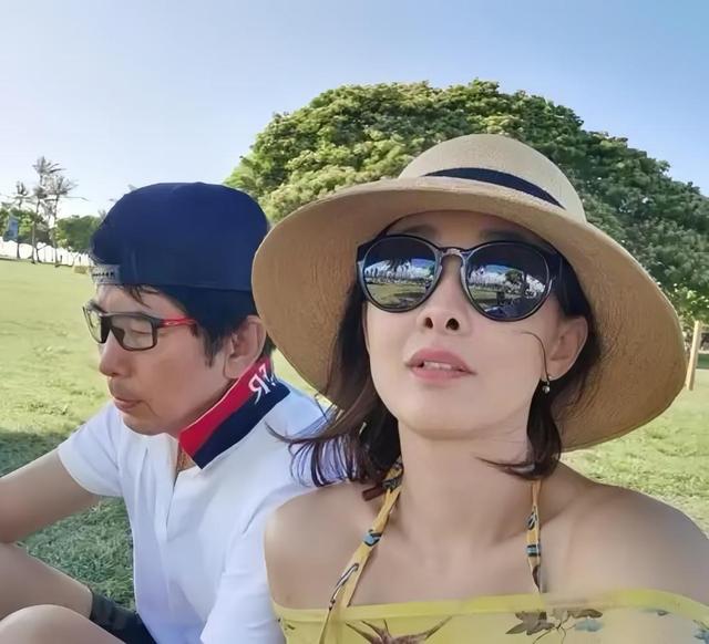 老少恋有多“残酷”?嫁给富豪的牛莉近况曝光,独自旅游疑似离婚