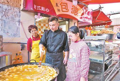 广州人过年必备年货有三样：煎堆、蛋散、油角