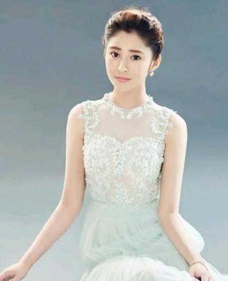 李心艾官宣怀孕！从“最美校花”到幸福准妈妈，她的蜕变之路！