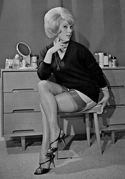 丝袜是给男人穿的？几分钟看完《丝袜的前世今生》