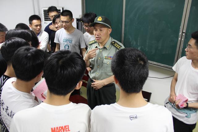 国家的优抚政策这么好，扛枪保国无上荣光，我要去当兵