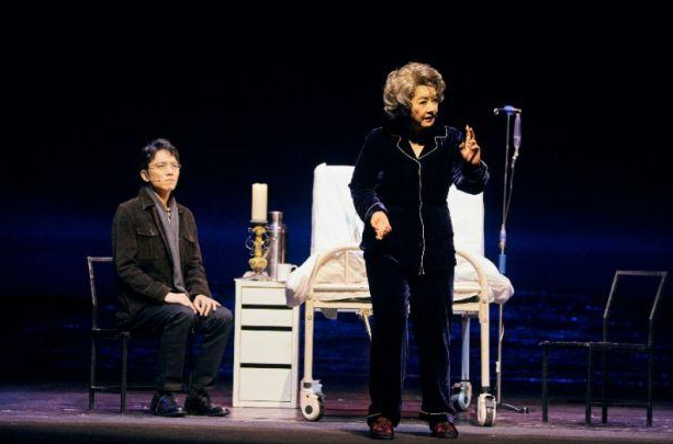 “霸王花”胡慧中:黑帮老大为她金盆洗手,现任老公入狱不离不弃