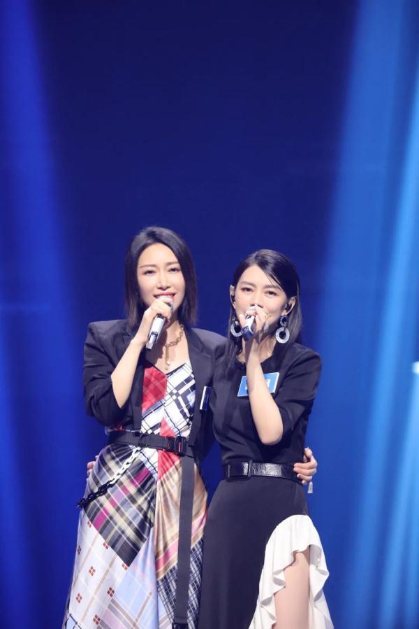 来《谁是宝藏歌手》听歌，结果慕了这段神仙感情……