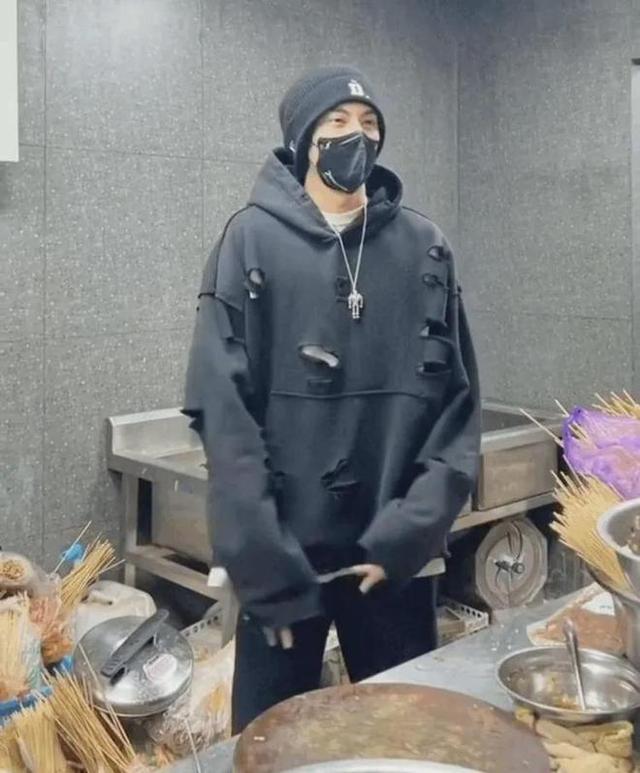 红了就飘了？王鹤棣开演唱会割粉丝韭菜，票打折都卖不出去