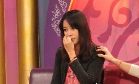 “比基尼王后”王子鱼，遭51岁富豪男友暴打吐血，头骨也骨折太惨