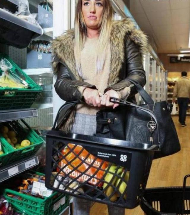 自称是全英国最孤独的女性,多年没有朋友,并且好几个星期不说话