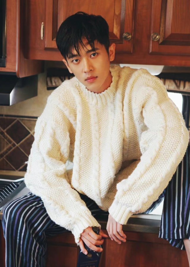 《虚颜》男主曾被嘲“古装丑男”，现因颜值出圈，还撞脸陈冠霖