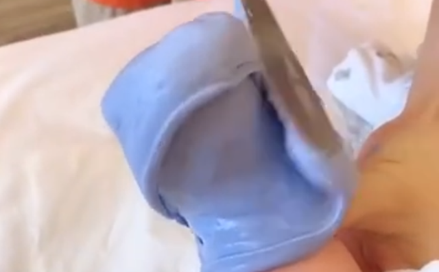 萌娃被脚模“封印”获高赞，网友：这样创意满满的记录方式很优秀