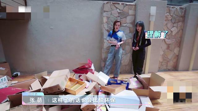 张萌别墅内景曝光，电影房藏老公爱心设计，为环保家里堆满纸箱