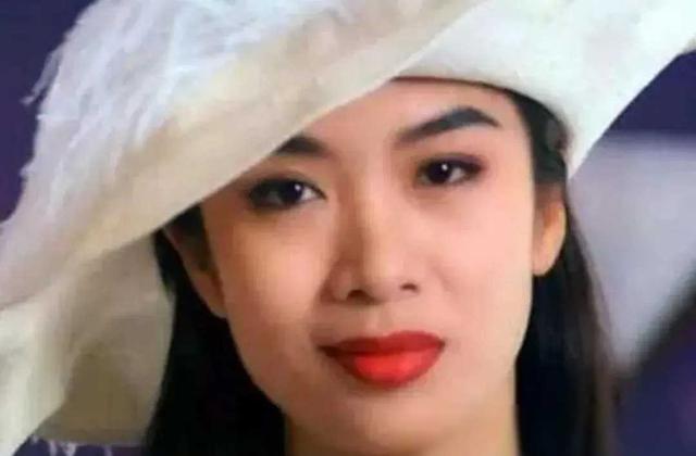 经典香港大尺度“三级片”《花街柳巷》，内容引起深思。值得一看