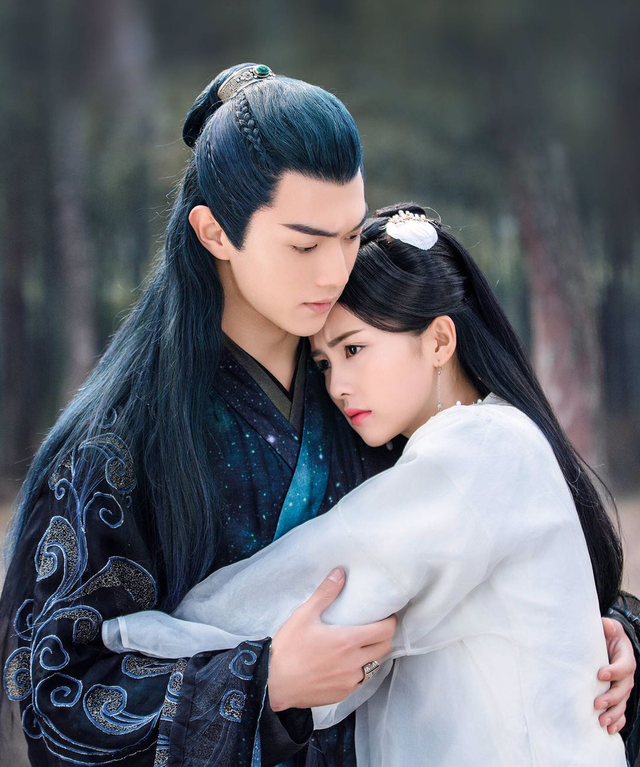 许凯情史又被扒？与前女友大量亲密照流出，镜头前搂腰亲吻撒狗粮