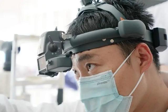 再遇为自己挡刀的患者家属，陶勇医生笑了，网友却想哭